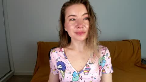 Snapshot of mia_luxx92 chatting on 06-06-26, 06:40 Mia online show from 06-06-26, 06:40