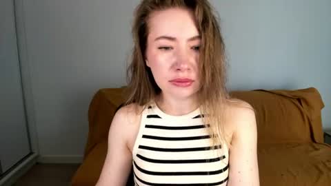 Snapshot of mia_luxx92 chatting on 06-13-26, 06:44 Mia online show from 06-13-26, 06:44
