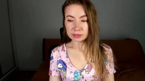 Snapshot of mia_luxx92 chatting on 06-14-26, 06:26 Mia online show from 06-14-26, 06:26