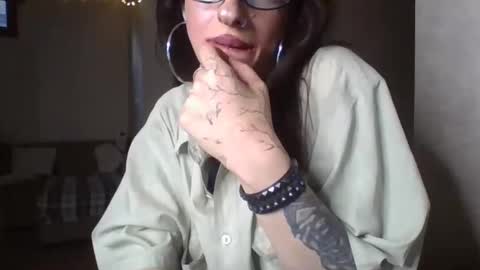Snapshot of mia_meeeow chatting on 06-08-26, 11:43 Mia online show from 06-08-26, 11:43