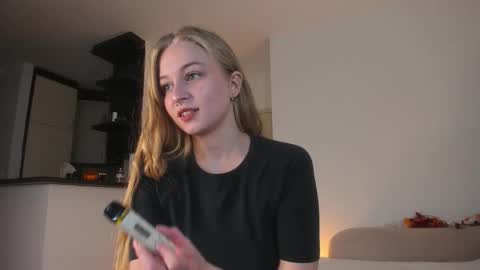 Mia here Appreciate your support online show from 10-23-25, 04:28