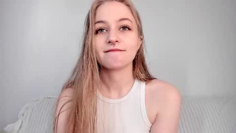 Snapshot of mia_meows chatting on 04-26-26, 07:17 Mia here Appreciate your support online show from 04-26-26, 07:17