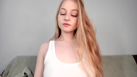 Snapshot of mia_meows chatting on 05-10-26, 07:13 Mia here Appreciate your support online show from 05-10-26, 07:13