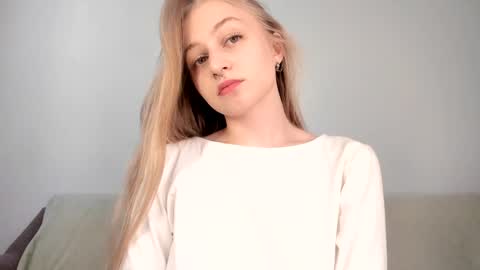 Snapshot of mia_meows chatting on 05-21-26, 07:26 Mia here Appreciate your support online show from 05-21-26, 07:26