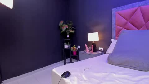 Snapshot of mia_milff chatting on 05-26-26, 08:05 MIA online show from 05-26-26, 08:05