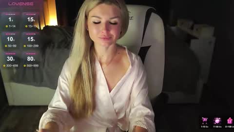 Snapshot of mia_mils chatting on 09-26-25, 06:56 online show from 09-26-25, 06:56