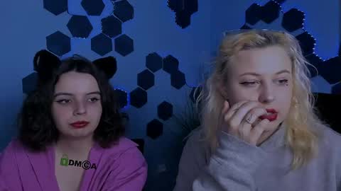 mia_mooon_ online show from 04-21-26, 07:47