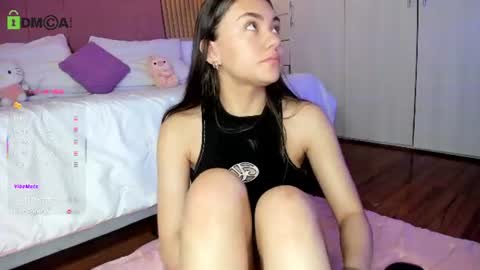 Snapshot of mia_nevaeh chatting on 06-09-26, 08:31 Mia Nevaeh - follow me online show from 06-09-26, 08:31