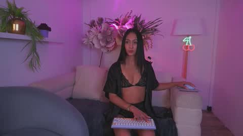 Mia online show from 03-28-26, 11:21