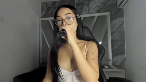 mia_petiteht online show from 05-27-26, 08:28
