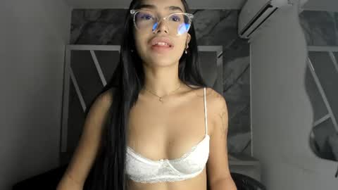 Snapshot of mia_petiteht chatting on 07-01-26, 08:19 mia_petiteht online show from 07-01-26, 08:19