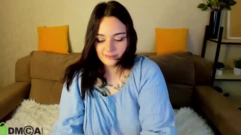 Mia online show from 10-04-25, 01:14