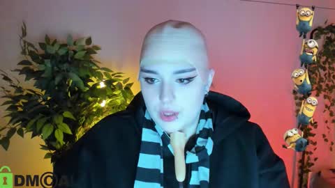 Mia online show from 02-25-26, 12:42