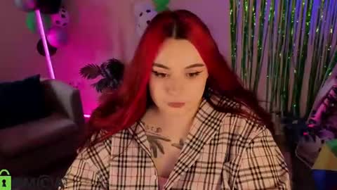 Snapshot of mia_r0ss chatting on 06-28-26, 01:00 Mia online show from 06-28-26, 01:00