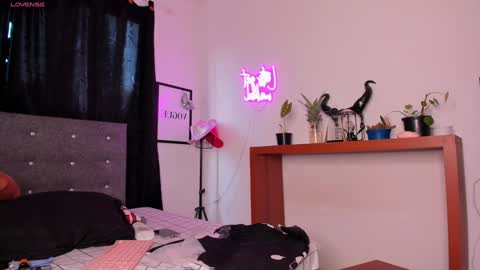 Snapshot of mia_ravenn chatting on 02-01-25, 10:02 Mia online show from 02-01-25, 10:02