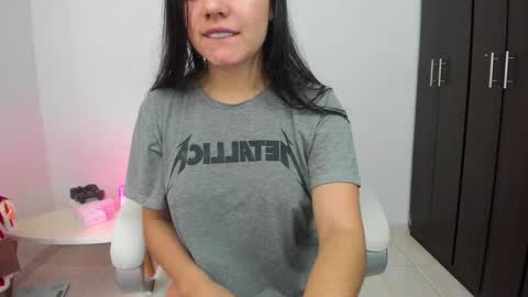 Snapshot of mia_rise chatting on 01-08-25, 05:37 Mia online show from 01-08-25, 05:37