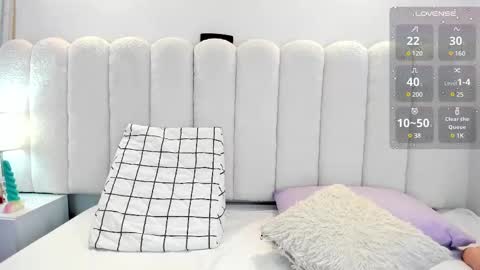 Snapshot of mia_rom chatting on 02-22-25, 01:02 Mia online show from 02-22-25, 01:02