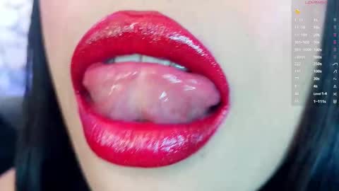 Mia online show from 11-14-25, 05:33