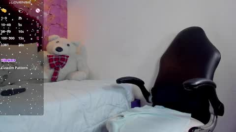 Mia online show from 04-06-26, 04:46