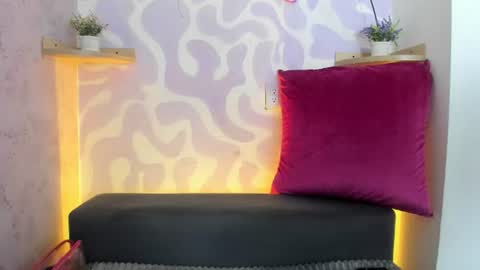 Snapshot of mia_scarlet7 chatting on 06-08-26, 01:22 Mia . online show from 06-08-26, 01:22