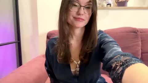 Mia online show from 09-30-25, 04:50