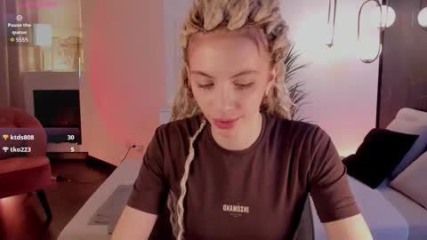 Mia online show from 10-23-25, 07:07