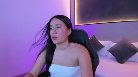Snapshot of mia_slora chatting on 07-18-26, 12:09 M I A online show from 07-18-26, 12:09