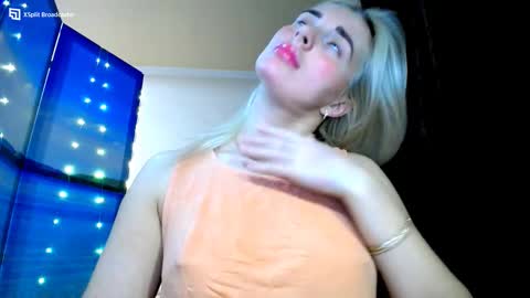 Snapshot of mia_sunnyy chatting on 12-08-24, 08:36 Mia. online show from 12-08-24, 08:36