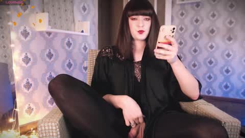 mia_wallase online show from 11-18-25, 03:34