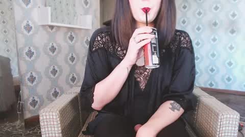 mia_wallase online show from 05-15-26, 04:19