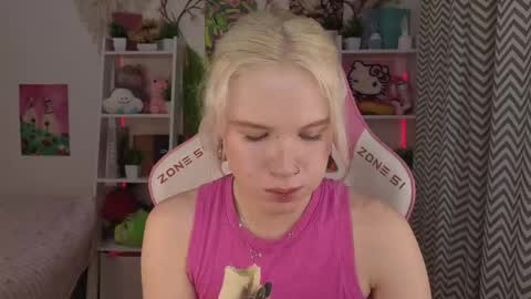 Mia online show from 05-23-26, 03:23