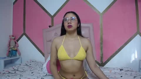 Mia online show from 12-17-25, 12:55