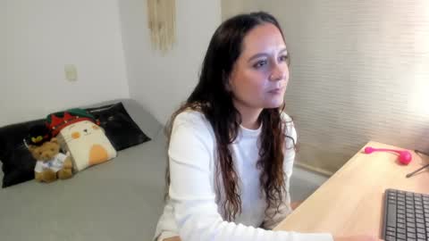 Mia   online show from 12-21-24, 05:18