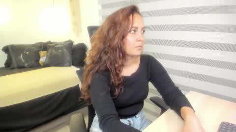 Mia   online show from 10-14-25, 11:05