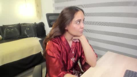 Mia   online show from 11-22-25, 07:46