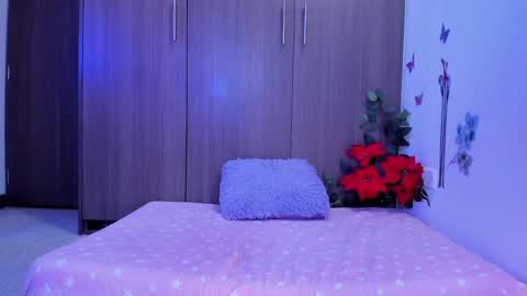 mia  nicolle online show from 12-10-24, 01:22