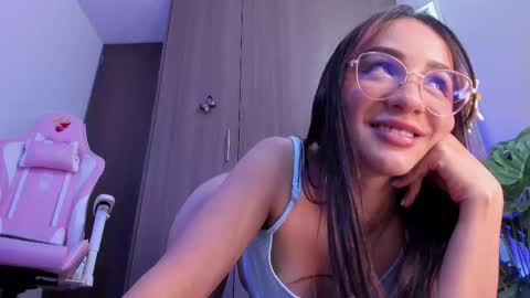 mia  nicolle online show from 02-20-25, 05:33