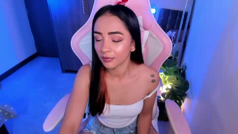 Snapshot of miaa_06 chatting on 06-08-26, 01:09 mia nicolle online show from 06-08-26, 01:09