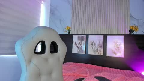 Snapshot of miaa_as_ chatting on 09-19-25, 02:40 miaa_as_ online show from 09-19-25, 02:40