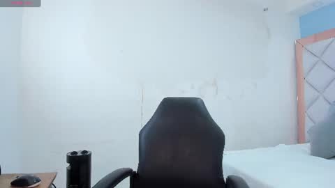 Mia  online show from 06-27-26, 01:17