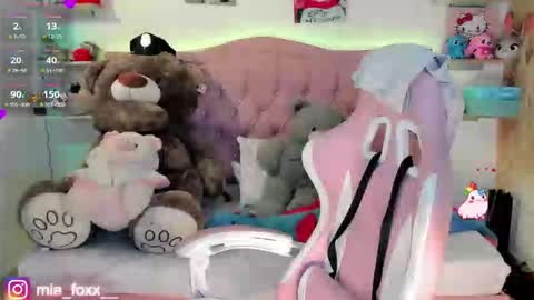 Mia online show from 02-28-26, 11:28