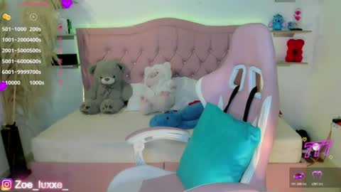 Snapshot of miaa_foxx_ chatting on 06-13-26, 09:02 Mia online show from 06-13-26, 09:02