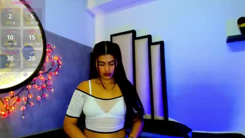 Mia online show from 10-08-25, 11:52