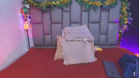 Mia online show from 11-29-25, 12:08