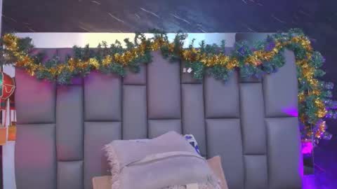 Mia online show from 12-03-25, 12:03