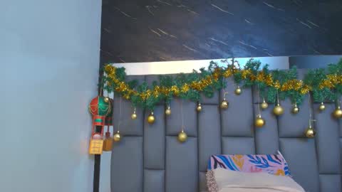 Mia online show from 12-16-25, 12:10