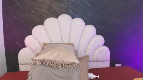 Mia online show from 03-26-26, 12:11