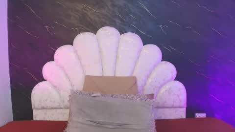 Mia online show from 04-09-26, 12:10