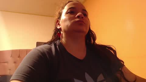 Snapshot of miaabrownn chatting on 02-05-25, 04:06 MIA online show from 02-05-25, 04:06