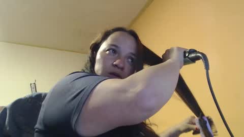 Snapshot of miaabrownn chatting on 02-10-25, 09:15 MIA online show from 02-10-25, 09:15